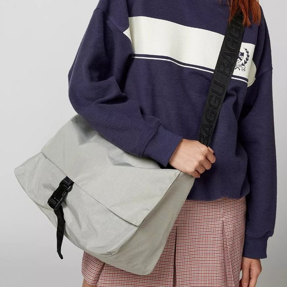 NWT Baggu Sport Messenger Bag - Grey - Picture 1 of 6